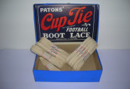 Scatola 1930-40 con lacci per scarpe da calcio